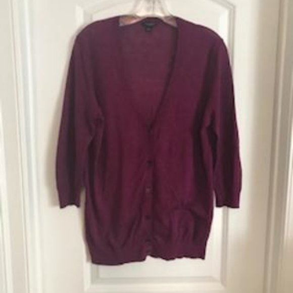 EUC Ann Taylor Magenta Purple Button Front V-neck Cardigan Sweater Size L - Picture 1 of 4